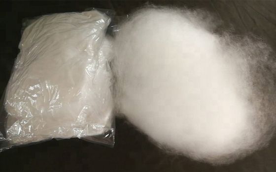 Hoher Reinheitsgrad SiO2 machte Quarz-Wolle mit ausgezeichneter chemischer Leistung fournisseur